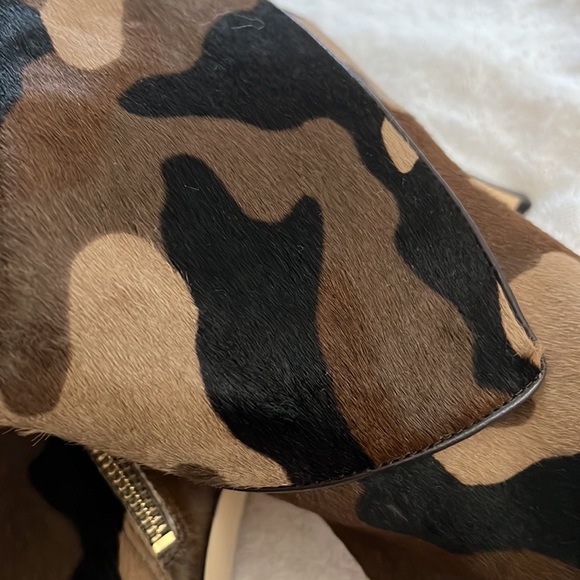 New Real Fur Michael Kors Camo Cav Hair booties & matching chained wallet.😍 - Picture 4 of 16